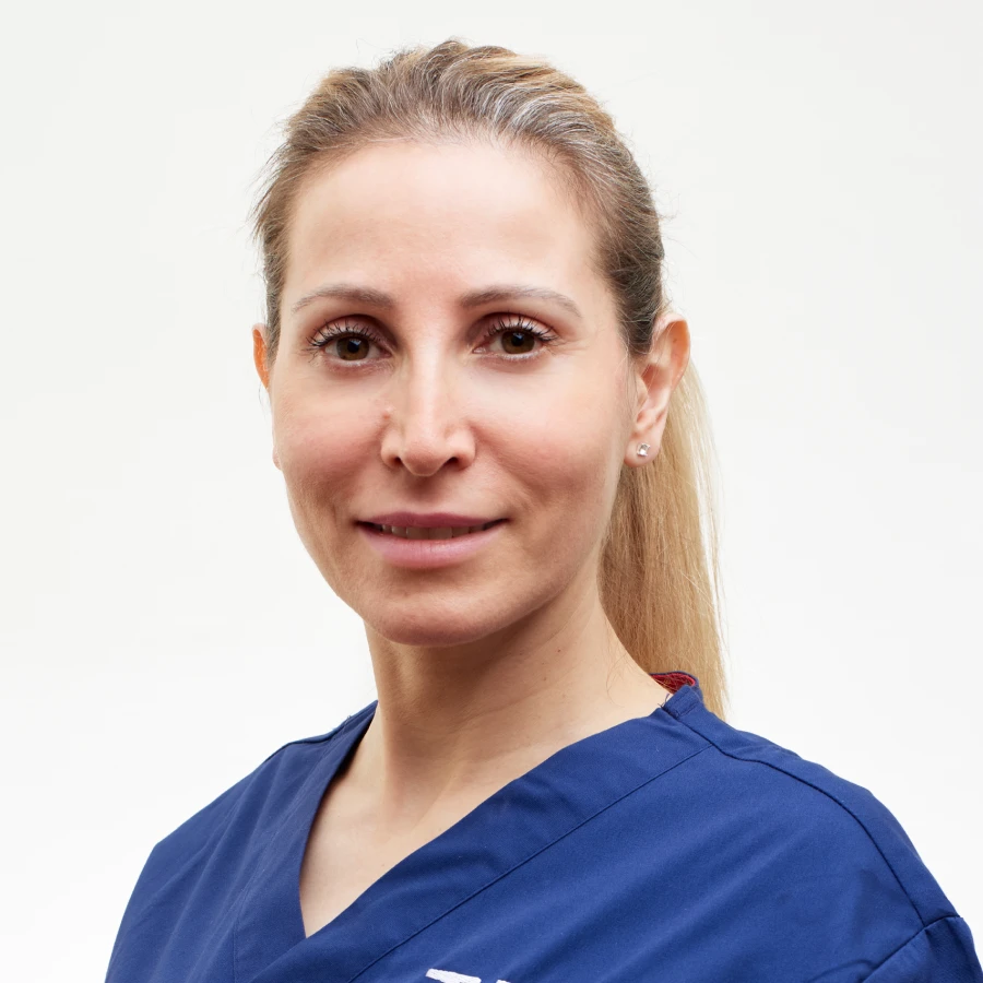 karine-assistante-dentaire