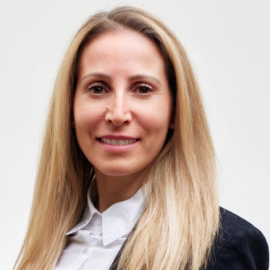 karine-assistante-dentaire-paris-2